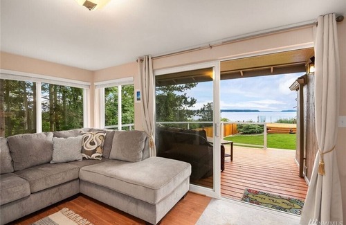 Camano Island Casa | Eagle Cliff Cottage with Dramatic Oceanfront Views