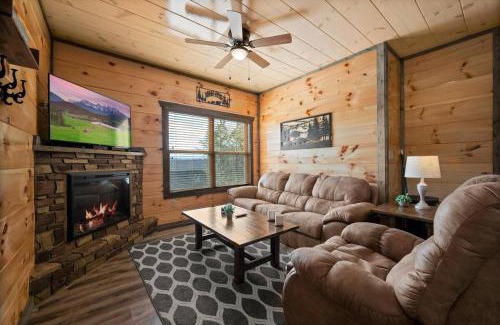 Sevierville Casa | Eagle Feather Cabin - Amazing Views, Hot Tub, Firepit, Games, Dogs!