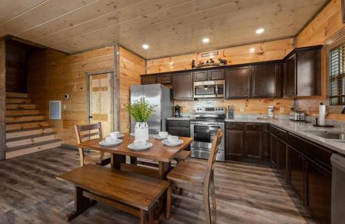 Sevierville Casa | Eagle Feather Cabin - Amazing Views, Hot Tub, Firepit, Games, Dogs!