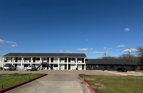 Gun Barrel City Hotel | Eagle Inn