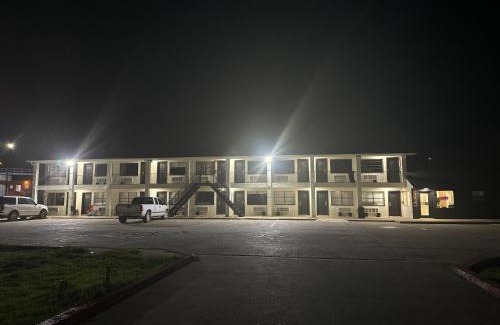 Gun Barrel City Hotel | Eagle Inn