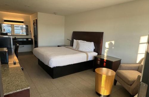 Gun Barrel City Hotel | Eagle Inn