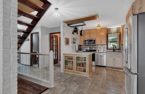 Willmar Casa | Eagle Lake Getaway! Beautiful Lake Views & Sunsets! With Hot Tub!!
