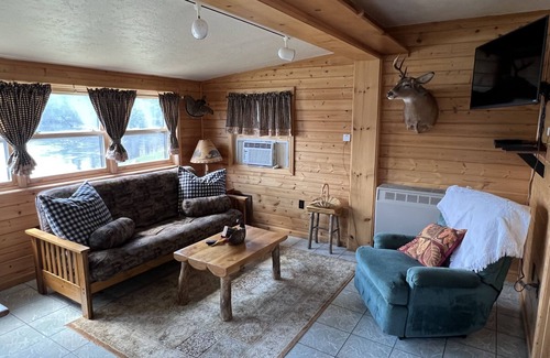Winter Cabina | EAGLE LODGE - Cozy Cabin Overlooking the Beautiful E. Fork of the Chippewa River
