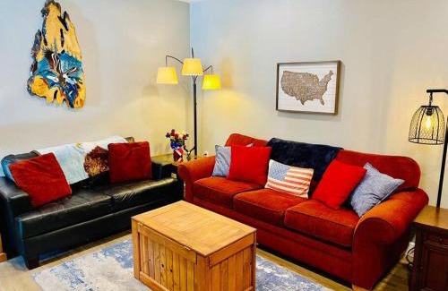 Ahwahnee Casa | Eagle Nest River Views Hot Tub Games Sleeps 6