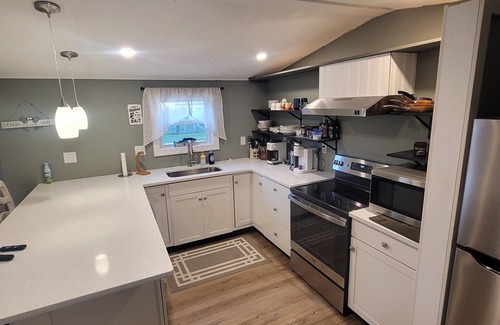 Crescent City Casa | Eagle Point-Cozy Lake living House and Cottage. Family, pets and your boat.