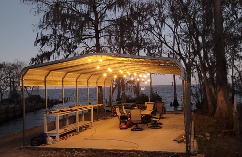 Crescent City Casa | Eagle Point-Cozy Lake living House and Cottage. Family, pets and your boat.