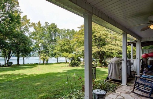 Rockwood Casa | Eagle Point with a flat yard that has it all! Perfect multi-generational vacation home!