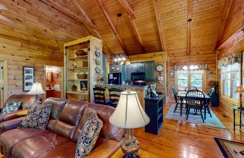 Clarkesville Cabina | Eagle Rest - Warm and Inviting Cabin in the Woods