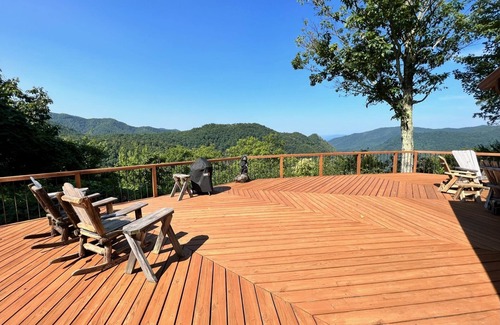 Maggie Valley Cabina | Eagle Ridge Maggie Valley with Breathtaking Year- Round View