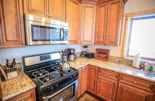 Castle Glen Estates Casa | Eagle Ridge Views-1648 by Big Bear Vacations