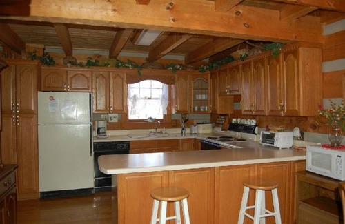 Cosby Cabina | Eagle's Nest - 2 Bedrooms, 2 Baths, Sleeps 6 Cabin by RedAwning