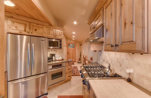 Chamberlands Casa | Nido del Águila: 5 dormitorios, 2. 5 BA Casa en Homewood, capacidad para 13