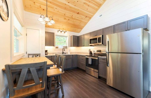 Sullivan Casa | Eagle's Nest Cabin! S