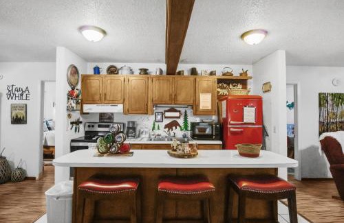 Cloudcroft Casa | Eagle's Nest - Hot Tub, Deck & Prime Location cabin
