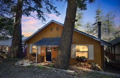 Cloudcroft Casa | Eagle's Nest - Hot Tub, Deck & Prime Location cabin