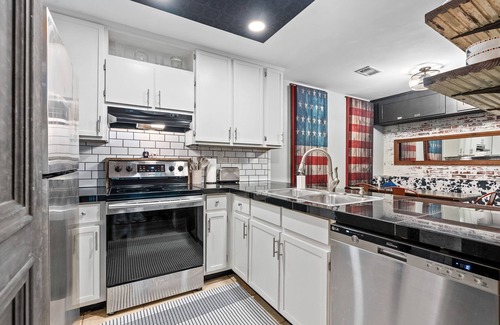 Cary Woods Condominio | Eagle's Nest ~ New 3/2 in AU!