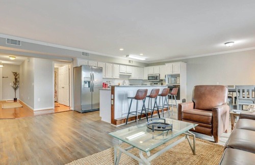 Statesboro Apartamento | Eagle's Nest - Spacious Loft Downtown - Near GSU!