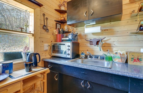 Rising Fawn Apartamento | ‘Eagle’s Nest’ Studio in Rising Fawn: Creek Access