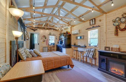 Rising Fawn Apartamento | ‘Eagle’s Nest’ Studio in Rising Fawn: Creek Access