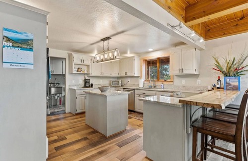 Bigfork Casa | Eagle's Rest Retreat - Near Bigfork with Hot tub