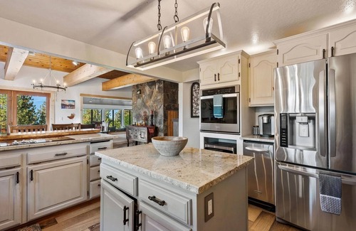 Bigfork Casa | Eagle's Rest Retreat - Near Bigfork with Hot tub