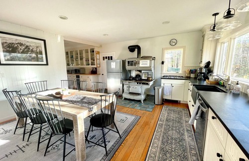 North Conway Casa | Eagle's View- modern farmhouse, central location, stunning Mt. Washington Views!