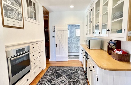 North Conway Casa | Eagle's View- modern farmhouse, central location, stunning Mt. Washington Views!