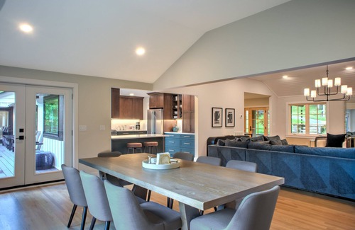 Fairview Casa | Eagle's View: Where Modern Comfort Meets Mountain Majesty