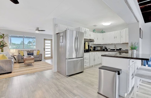 Florida North Atlantic Coast Casa | Eagle's Way: Firepit, Heated Pool, Sunroom Near BEACH!