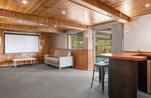 Dromana Casa | Eagle View Castle - Bay and City Views - Heated Pool and Spa