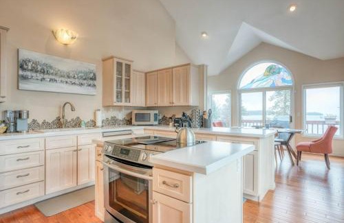 Lakeside Casa | Eagle View Escape - Private Lakefront Estate