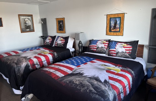 Guttenberg Hotel | Eagle View Motel & Retreat