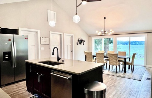 Belfair Casa | Eagle View Waterfront Retreat in Belfair, Hood Canal with King Beds, kayaks