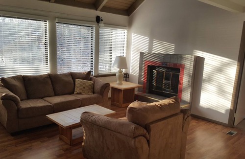 Tamiment Condominio | Eagle Village Resort 2br suite, Friday check-in