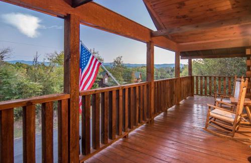 Sevierville Casa | Eagles Haven Lodge, 5 bed, 4 bath, great for groups, game room, hot tub, Wi-Fi, grills, easy roads