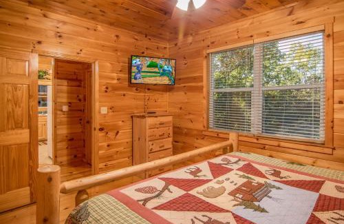Sevierville Casa | Eagles Haven Lodge, 5 bed, 4 bath, great for groups, game room, hot tub, Wi-Fi, grills, easy roads