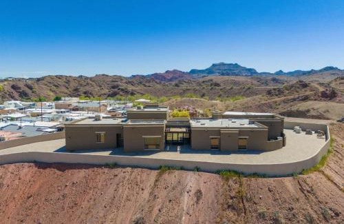 Parker Strip Casa | Eagles Lair, Poolside Luxury!