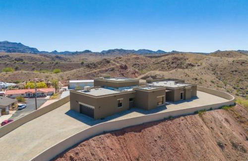 Parker Strip Casa | Eagles Lair, Poolside Luxury!