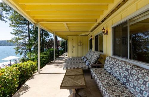 Bass Lake Casa | Eagles Nest at Bass Lake near Yosemite with Boat Dock