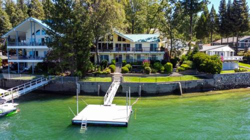 Bass Lake Casa | Eagles Nest at Bass Lake near Yosemite with Boat Dock