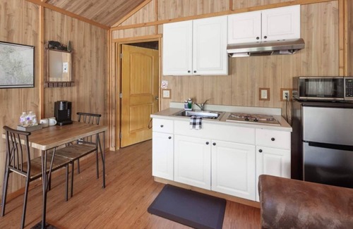 Coram Cabina | Eagles Nest Cabin! 6 miles to Glacier!