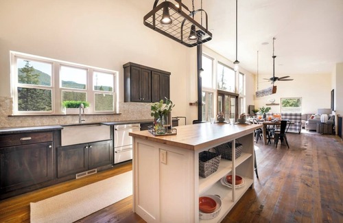Kalispell Casa | Eagles Nest Escape, Hot Tub and Firepit