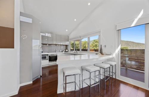 Merrijig Casa | Eagles Nest - Merrijig - Sleeps 10