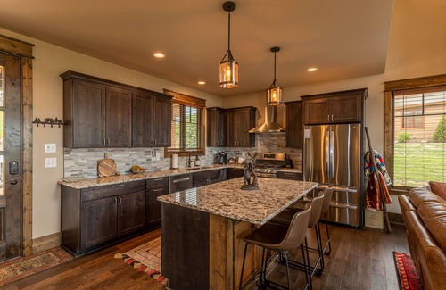 Elk Park Cabina | Eagles Overlook - pet friendly Eagles Nest home with pool table, views, fire pit