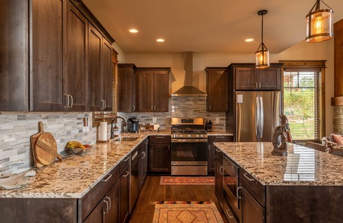 Elk Park Cabina | Eagles Overlook - pet friendly Eagles Nest home with pool table, views, fire pit