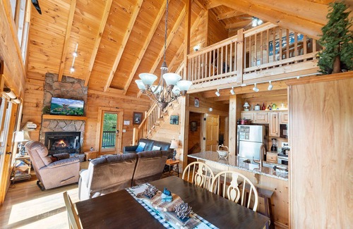 Gatlinburg - Pigeon Forge Cabina | Eagles Point 3 Bedrooms 3 Bathrooms Cabin
