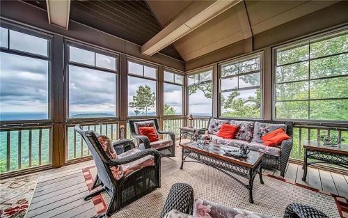 Big Canoe Casa | Eagles View - Gorgeous Mountain Views Luxury Interiors Telescope Library
