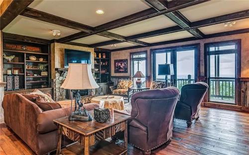 Big Canoe Casa | Eagles View - Gorgeous Mountain Views Luxury Interiors Telescope Library