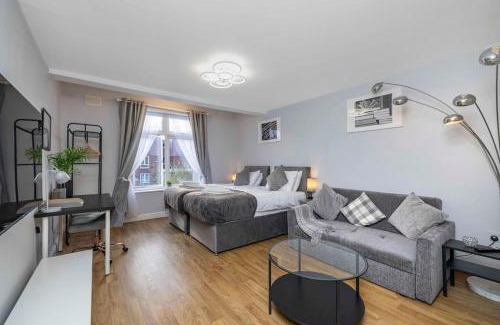 Cleveland Apartamento | Ealing Manor - 6 beds 3 sofa beds sleeps 9 ppl